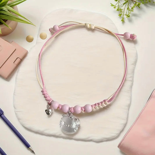 Ręcznie robiona bransoletka Hello Kitty – pastelowe koraliki i urocze zawieszki