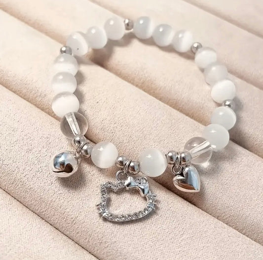 Elastyczna bransoletka z motywem Hello Kitty – perłowe koraliki i urocze zawieszki