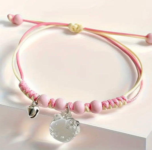 Ręcznie robiona bransoletka Hello Kitty – pastelowe koraliki i urocze zawieszki