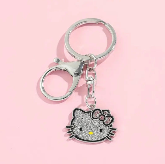 Breloczek Hello Kitty – jednolity kolor, błyszczące wykończenie i zamknięcie typu „złamany pierścień”